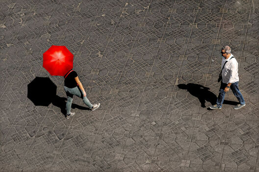 Le parapluie rouge
